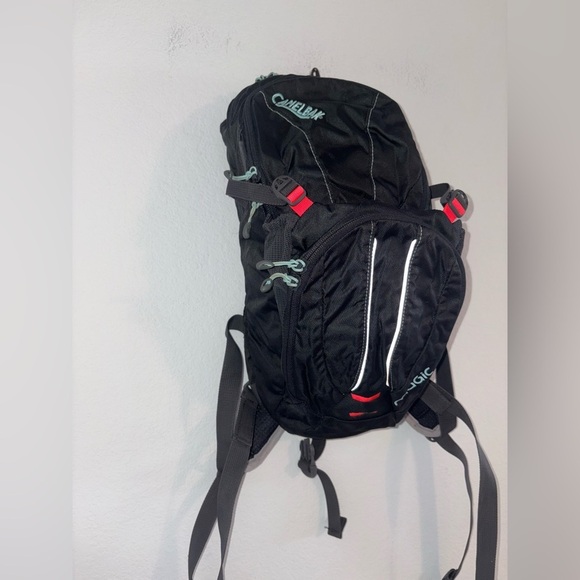 CamelBak Magic 70 oz / 2 L Hydration Pack Sports & Outdoors Hiking main image 5